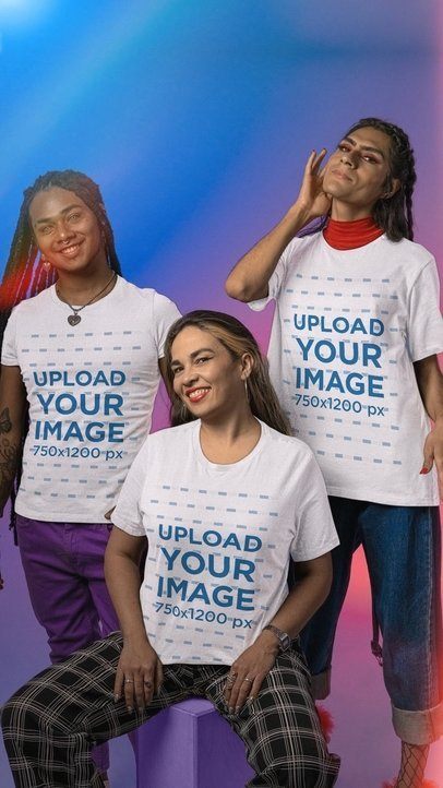 T-Shirt Video Featuring Three Diverse Models in a Studio 5365v