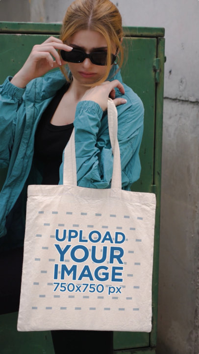 Tote Bag Video of a Woman With Cool Eye Makeup 5780v